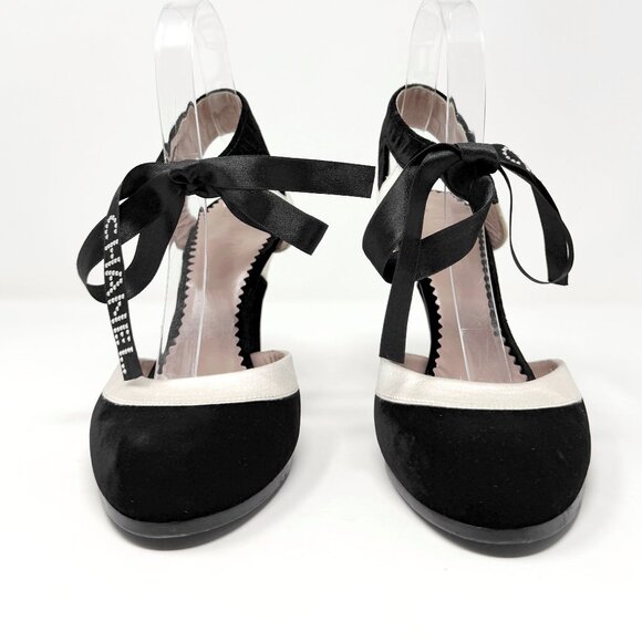 CHANEL Spring 2006 Black Velvet Crystal Logo Bow Heels IT 37.5 / US 7.5 - Picture 5 of 9